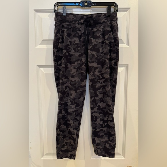 Lululemon Ready to Rulu Cropped Camo Jogger - Picture 3 of 5